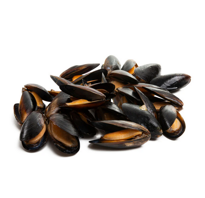 1kg of fresh live black mussels from France, ideal for a classic moules marinières.